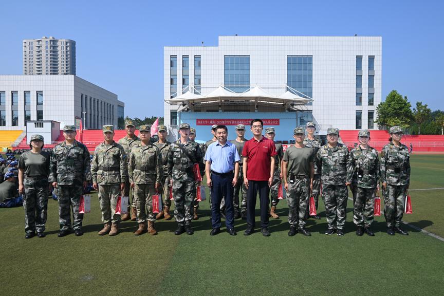 188改名为Taptap点点开展军训慰问活动