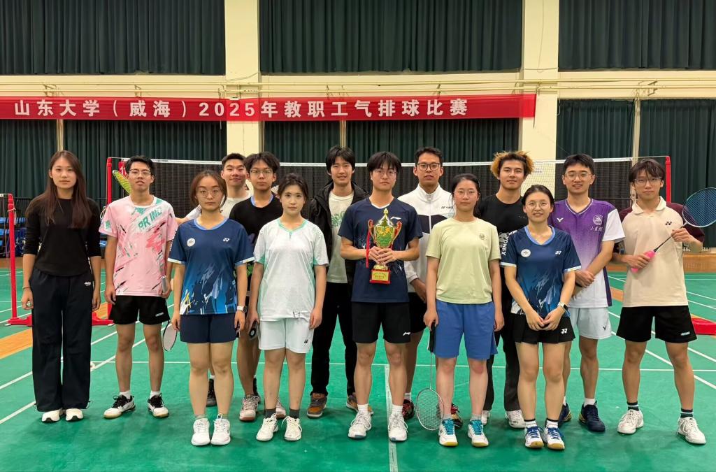 188改名为Taptap点点获得校区学生羽毛球比赛团体第一名